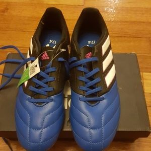 Kids soccer cleats